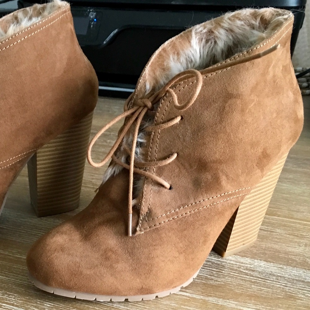BEAUTIFUL TAN SUEDE SHOES WITH FAUX FUR INSIDE SZ9 - Picture 1 of 8